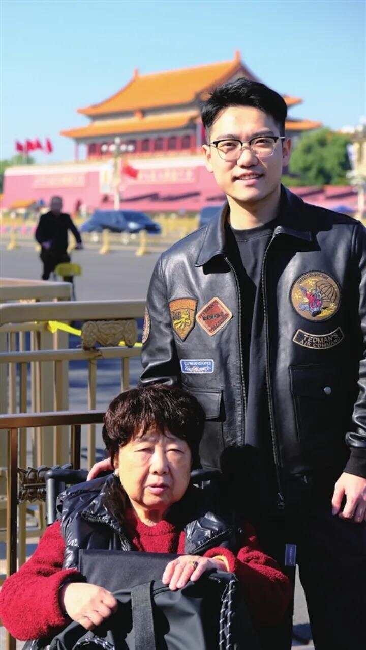 81岁网红外婆\"册琳娜\"遭遇车祸很遗憾听到关于网红外婆册琳娜遭遇车祸的消息。对于这样的不幸事件，我们应该表达关切和同情。