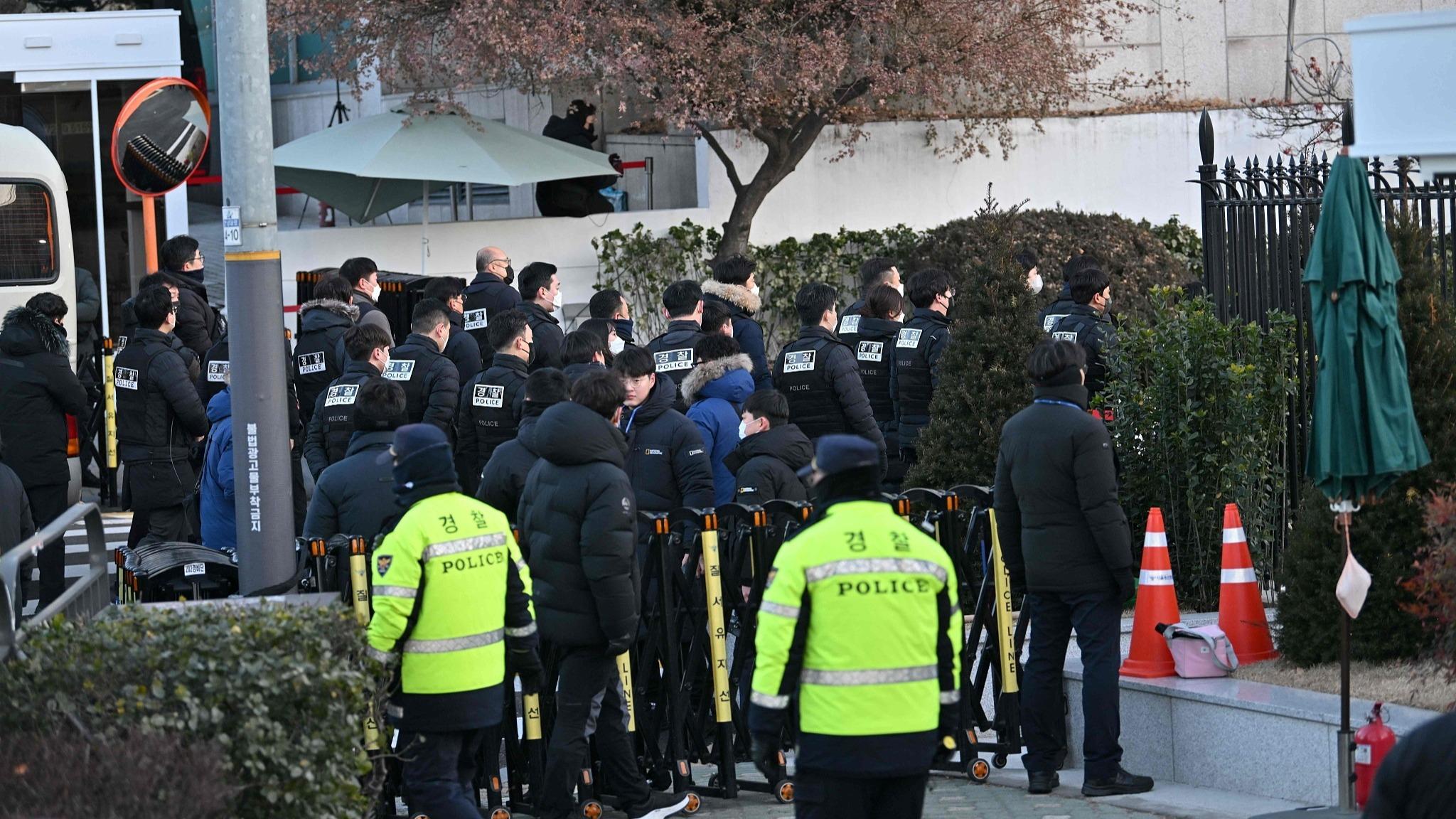 美执法机构为何拘捕约300名韩国工人美国执法机构大规模拘捕韩国工人的背后原因深度解析
