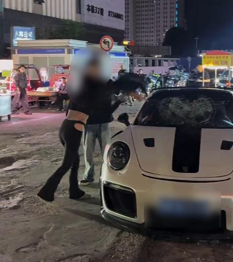 “抓小三怒踩保时捷”系租车公司虚构揭秘抓小三怒踩保时捷背后的真相，一场租车公司的虚构大戏